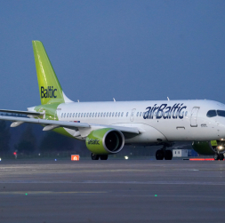 Nacionālās aviokompānijas "airBaltic" lidmašīna Rīgas lidostā. Nacionālās aviokompānijas "airBaltic" lidmašīna Rīgas lidostā.