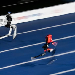 Ķīnas robots 100 metros pārspēj Useina Bolta rekordu.