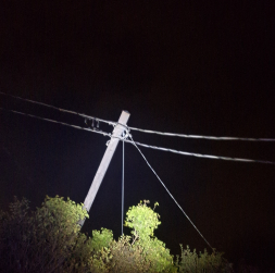"Sadales tīkls" strādā pie vētras izraisīto elektrotīkla bojājumu novēršanas.