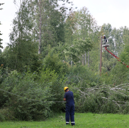 Bojāto elektrolīniju apsekošana. Vētra. Postījumi. Bojāto elektrolīniju apsekošana. Vētra. Postījumi.