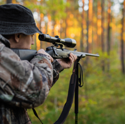 Medībās. Ilustratīvs attēls. Medībās. Ilustratīvs attēls.