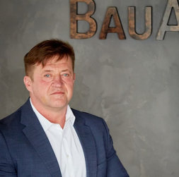 Talsu uzņēmuma "BauArt" īpašnieks un valdes priekšsēdētājs Alvis Krēķis: "Es kā būvnieks pagaidām īpašas sekmes birokrātijas samazināšanā būvniecībā neredzu, kaut gan nevar noliegt, ka digitālās vides ieviešana atvieglo darbu." Talsu uzņēmuma "BauArt" īpašnieks un valdes priekšsēdētājs Alvis Krēķis: "Es kā būvnieks pagaidām īpašas sekmes birokrātijas samazināšanā būvniecībā neredzu, kaut gan nevar noliegt, ka digitālās vides ieviešana atvieglo darbu."