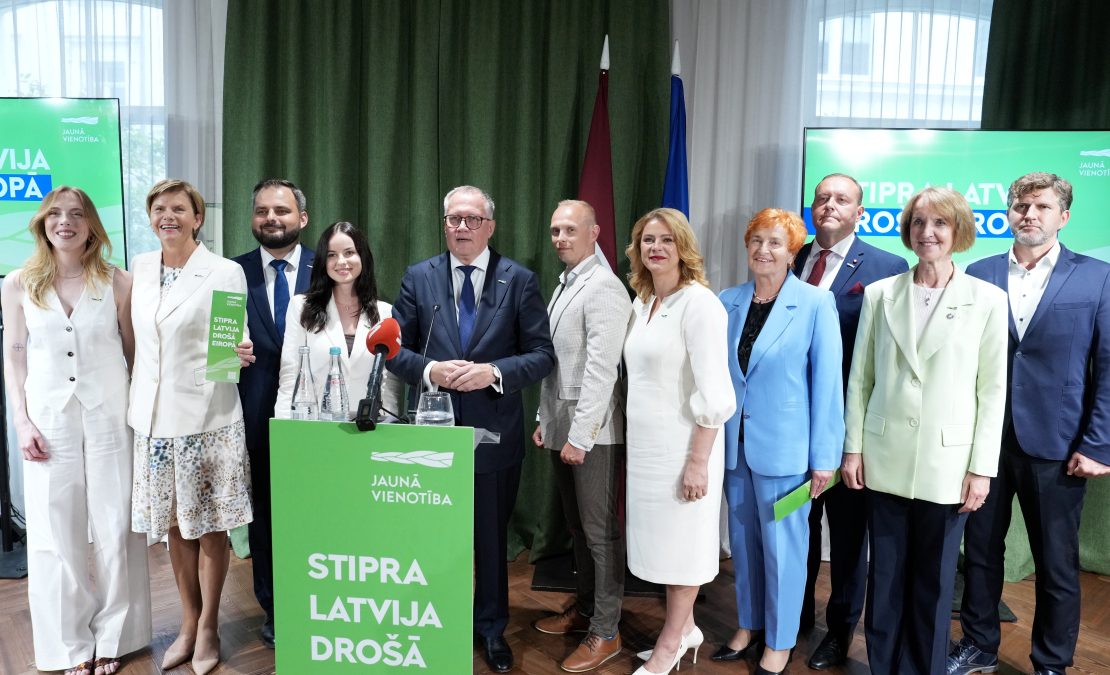 Partiju apvienības "Jaunā Vienotība" (JV) 15. Saeimas vēlēšanu kandidāti - Beāte Jonīte, Baiba Braže, Edmunds Jurēvics, Loreta Abakoka, Arvils Ašeradens, Mārtiņš Spravņiks, Evika Siliņa, Alīna Gendele, Rihards Kozlovskis, Inga Bērziņa un Andris Aniņš piedalās pasākumā, kurā JV iepazīstina ar Ministru prezidenta amata kandidātu, sarakstu līderiem un 15. Saeimas vēlēšanu programmu. Partiju apvienības "Jaunā Vienotība" (JV) 15. Saeimas vēlēšanu kandidāti - Beāte Jonīte, Baiba Braže, Edmunds Jurēvics, Loreta Abakoka, Arvils Ašeradens, Mārtiņš Spravņiks, Evika Siliņa, Alīna Gendele, Rihards Kozlovskis, Inga Bērziņa un Andris Aniņš piedalās pasākumā, kurā JV iepazīstina ar Ministru prezidenta amata kandidātu, sarakstu līderiem un 15. Saeimas vēlēšanu programmu.