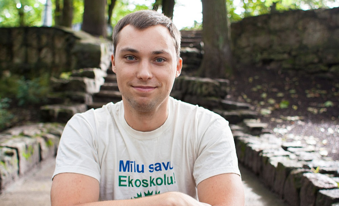 Vides izglītības fonda Ekoskolu programmas vadītājs Daniels Trukšāns: "Arvien biežāk skolēni pāriet no īstermiņa akcijām uz ilgtermiņa pārmaiņām savā skolā un kopienā, kas ir viens no būtiskākajiem Ekoskolu pieejas ieguvumiem." Vides izglītības fonda Ekoskolu programmas vadītājs Daniels Trukšāns: "Arvien biežāk skolēni pāriet no īstermiņa akcijām uz ilgtermiņa pārmaiņām savā skolā un kopienā, kas ir viens no būtiskākajiem Ekoskolu pieejas ieguvumiem."