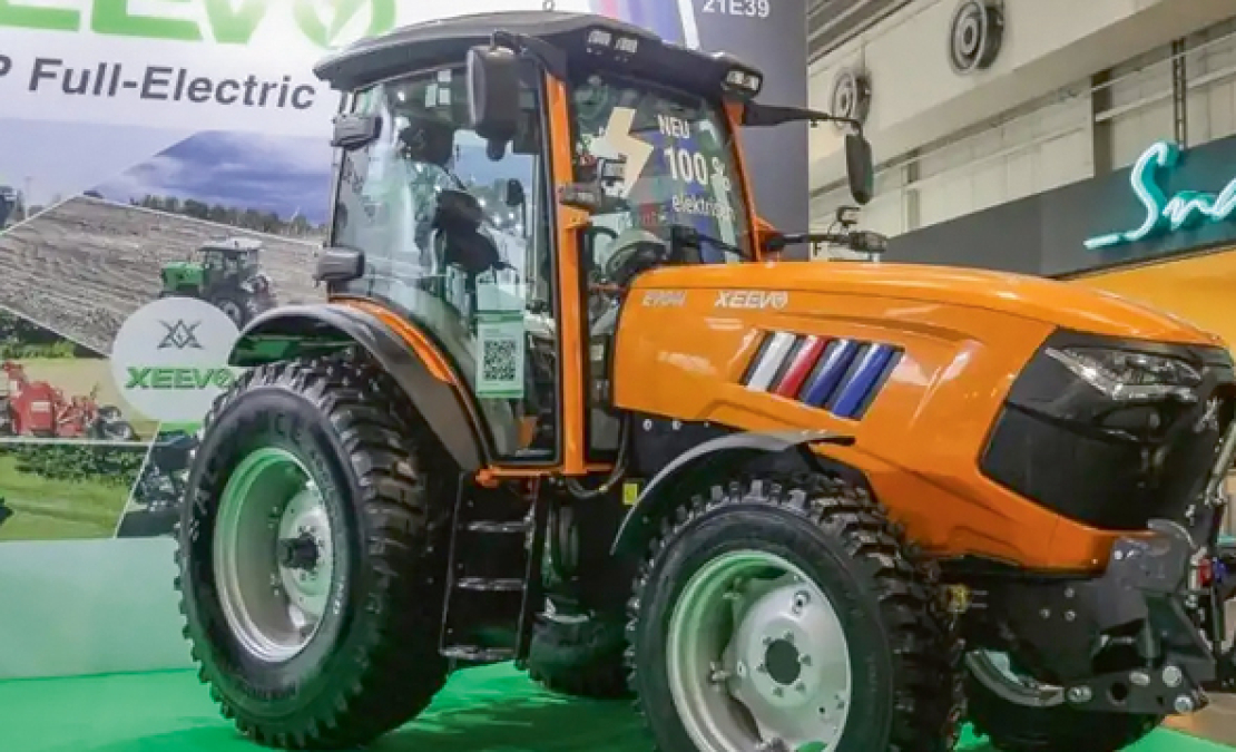 'Xeevo E904i' traktors. 