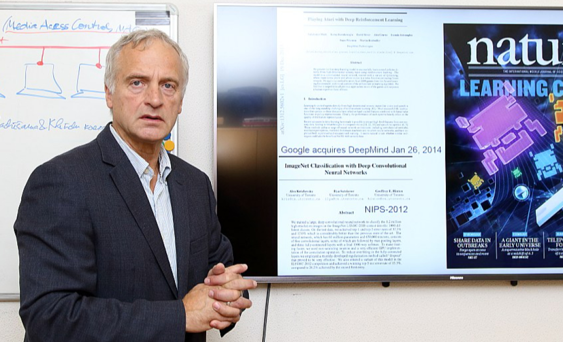 Profesors Guntis Bārzdiņš aicina nebaidīties no kārtējās jaunās tehnoloģijas: "Mēs dzīvojam sāncensīgā pasaulē, tas, kurš lieto, parasti vinnē." Profesors Guntis Bārzdiņš aicina nebaidīties no kārtējās jaunās tehnoloģijas: "Mēs dzīvojam sāncensīgā pasaulē, tas, kurš lieto, parasti vinnē."