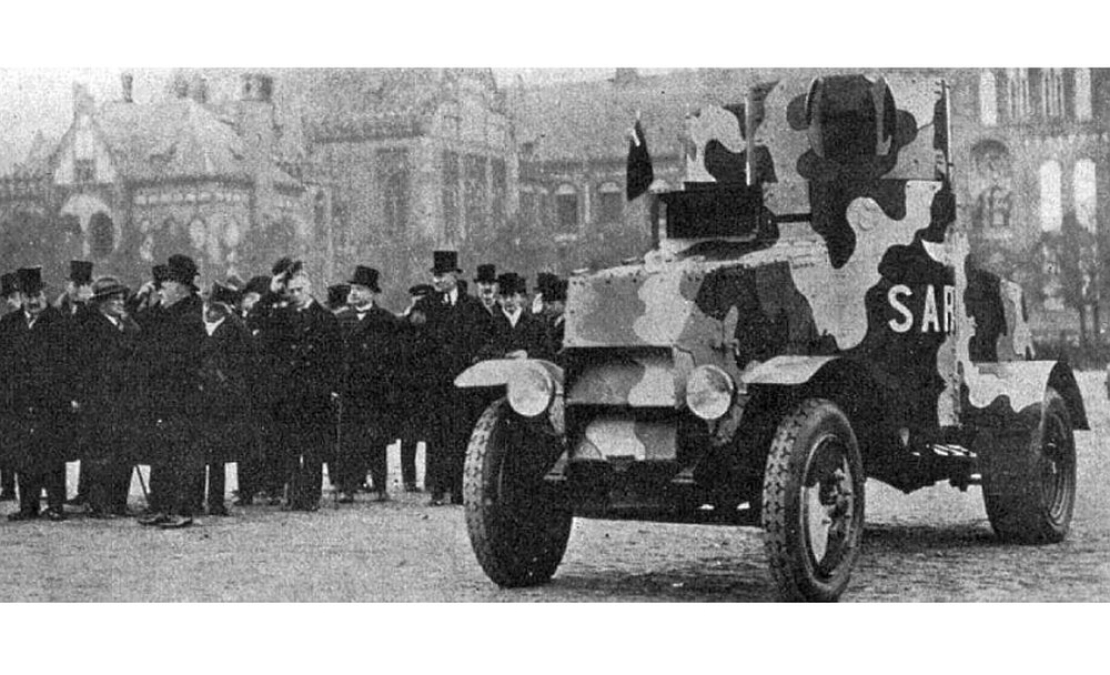 Bruņuauto "Sargs" Esplanādē.