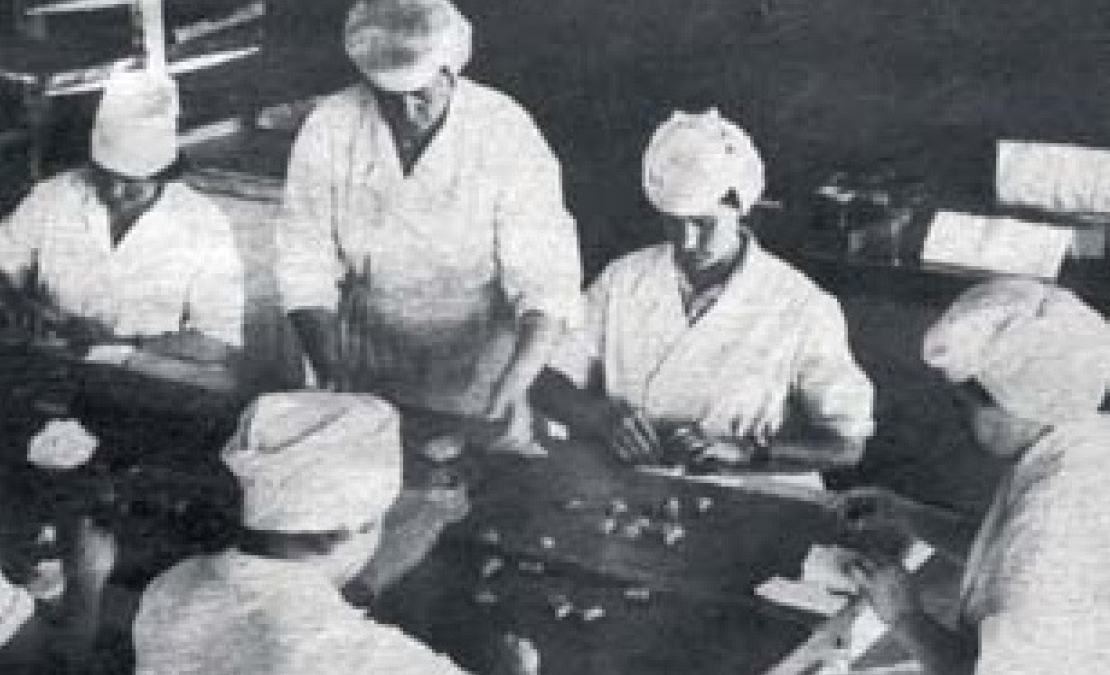 "Gotiņu" cehs Skrīveros 1983. gadā. "Gotiņu" cehs Skrīveros 1983. gadā.