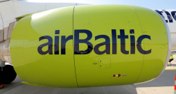 "airBaltic" lidmašīna