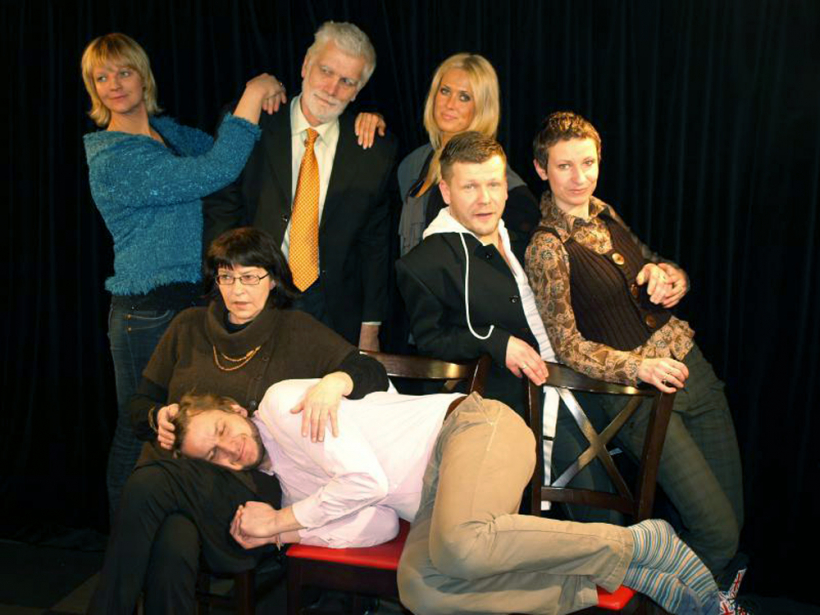 L. Stumbre kopā ar režisori Baibu Rožkalni, aktieriem Aivaru Siliņu, Janu Duļevsku, Annu Šteinu, Kārli Anitenu, Intu Teterovski.