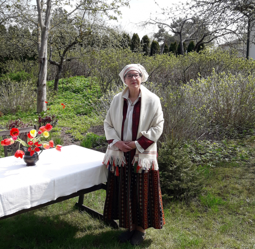 Saimniece pašas sētā