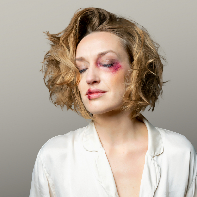 Izrādes “Ričards. Nekā personīga” plakāts. Vardarbība ne vienmēr ir tik acīmredzama.