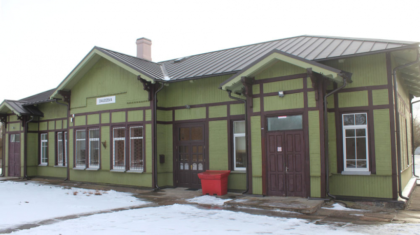 Daudzeva ir dzelzceļa stacija Aizkraukles novada Daudzeses pagastā līnijā Jelgava I–rustpils un vēstures notikumu kontekstā minama starp neparastākajām Latvijas dzelzceļa stacijām.