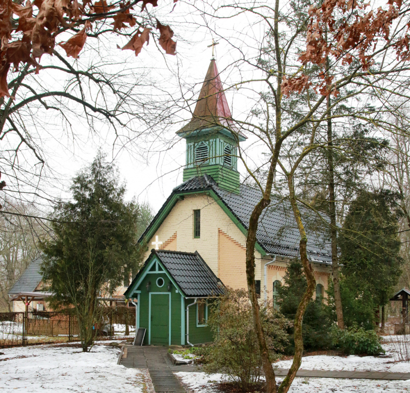 Rīgas Mežaparka Evaņģēliski luteriskā baznīca, vienīgais dievnams Mežaparkā un mazākais Rīgā ar 80 sēdvietām.