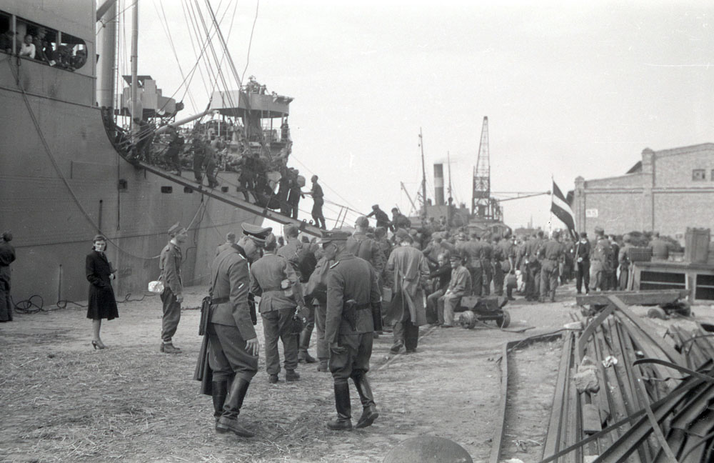 15. latviešu divīzijas karavīri ceļā uz Vāciju. Rīga, 1944. gada augusts.