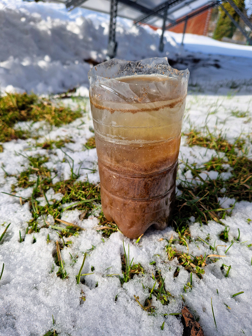 Tikai pēc diennakts dūņas ir nosēdušās, taču šādam skatam bija jābūt pēc 30 minūtēm.