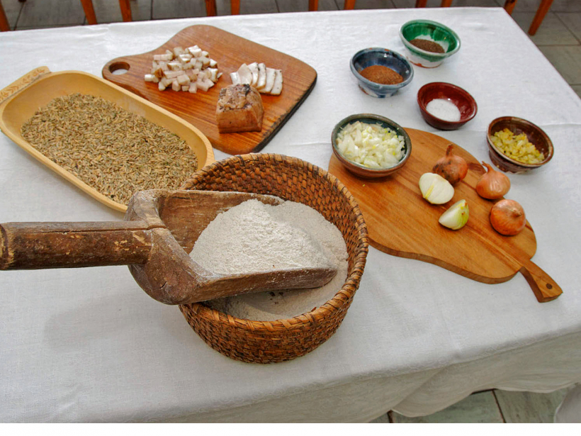 Aglonas kukuļa izejvielas.