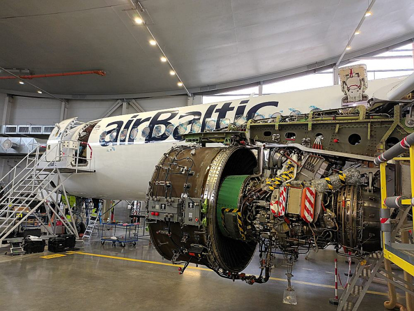 “Airbus A220–300”