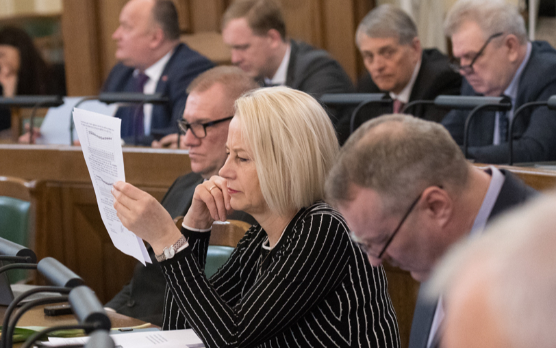 Saeimas darbā Līga Kozlovska nav iesācēja, jo nepilnus divus gadus sabijusi deputātes amatā 12. Saeimas sastāvā. 