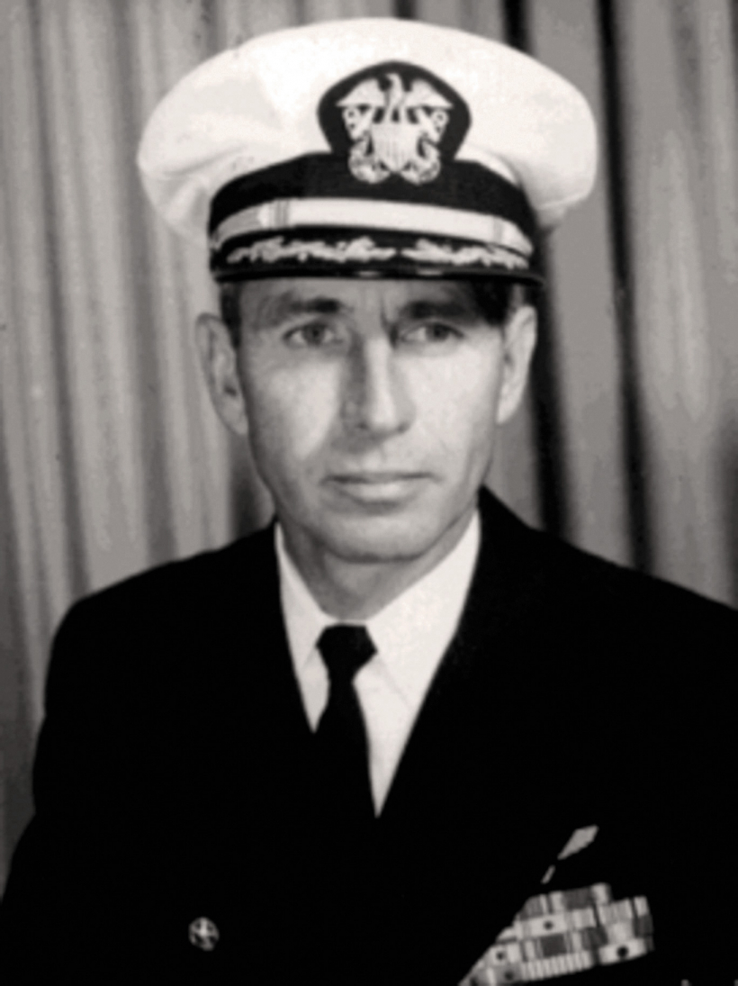 Džima tēvs – admirālis Džordžs Stīvens Morisons.