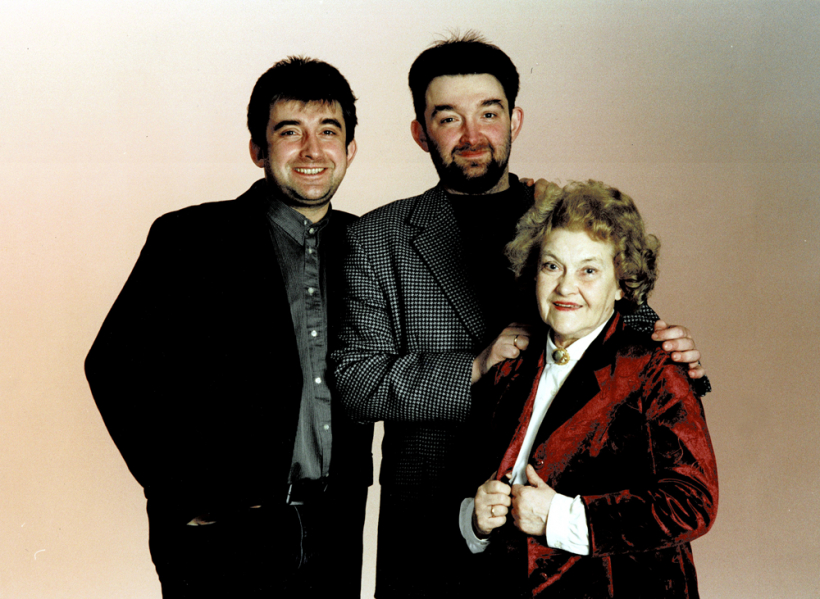 Singa ar dēliem Gundaru un Māri.