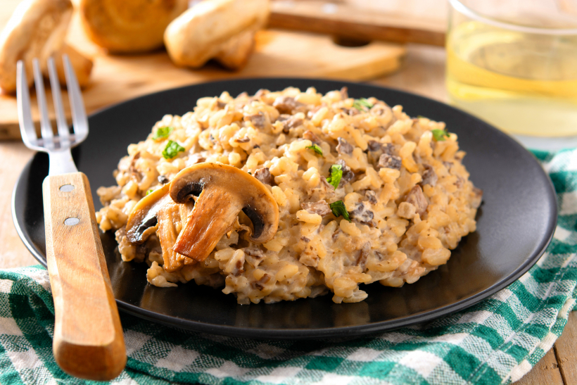 Dārzeņu risoto ar šampinjoniem.