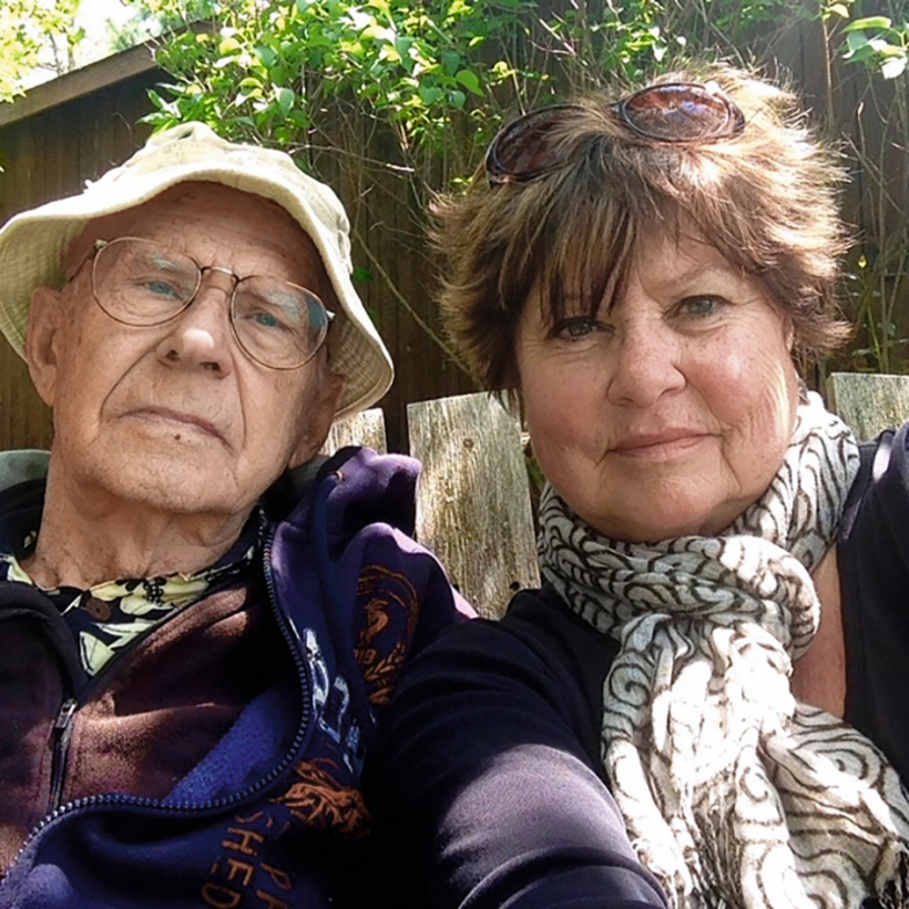 Māra ar vīru Jāni.