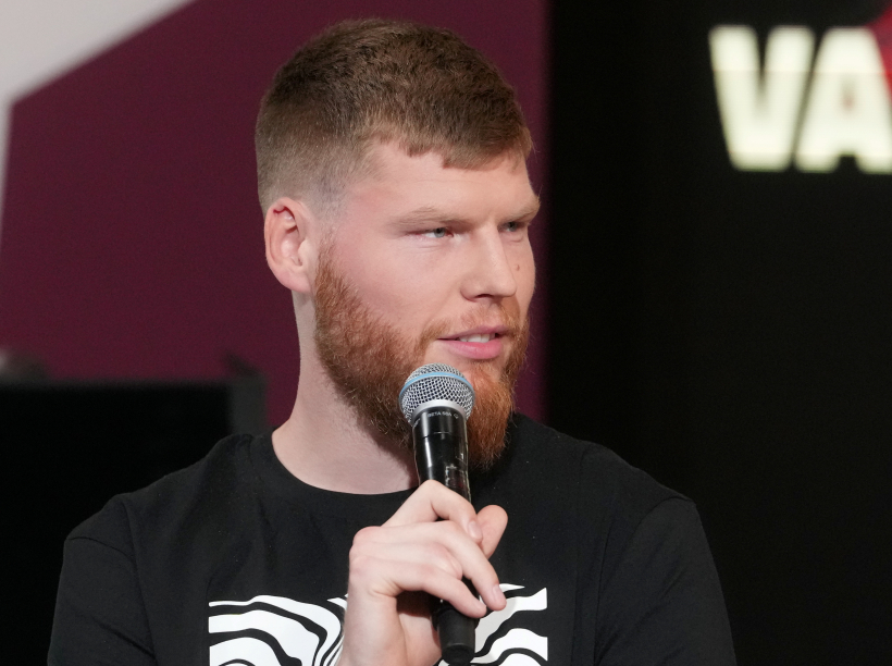 Latvijas basketbola izlases spēlētājs Dāvis Bertāns piedalās 2023. gada FIBA Pasaules kausa izlozes pasākumā.