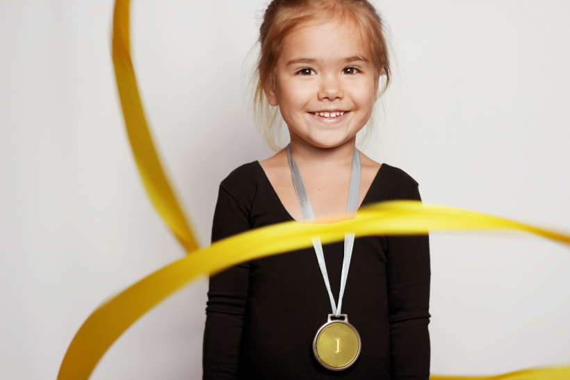 Mazo sportistu panākumu kaldināšanā obligāta ir vecāku iesaiste.