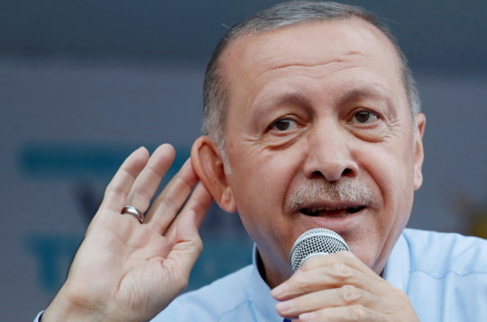 Turcijas prezidents Redžeps Tajips Erdogans ir pie varas jau vairāk nekā divdesmit gadus. Daudzi turki uzskata, ka pienācis laiks pārmaiņām.