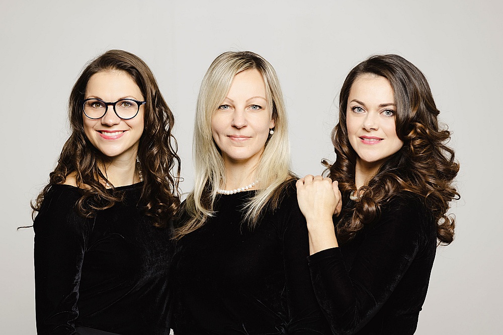 Ansamblis "Trio Angelicus" dibināts 2015. gadā, un to veido Ieva Šablovska (no kreisās), Sondra Lejmalniece un Elīna Šimkus (soprāns).