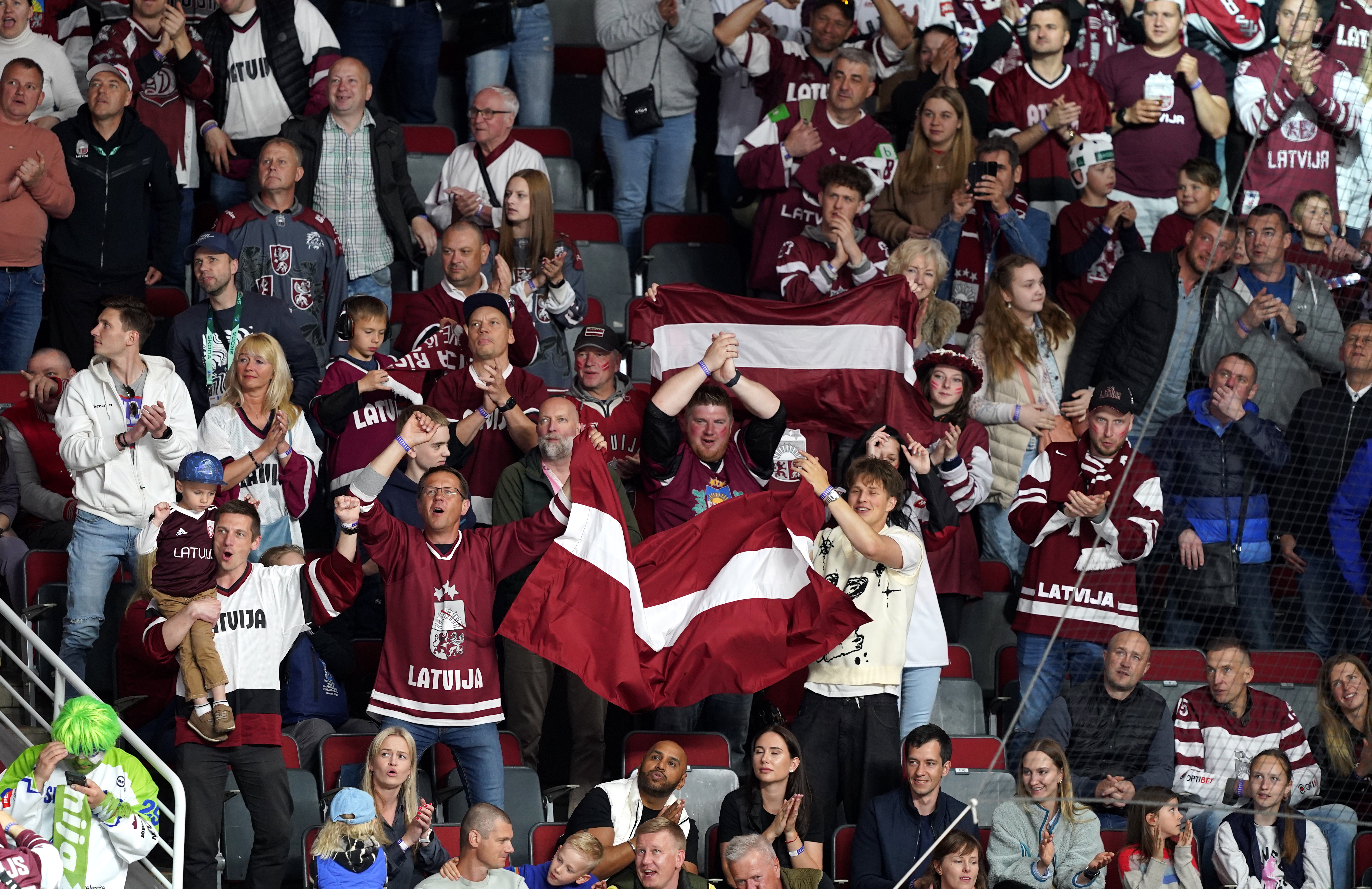 Latvijas hokejistiem uzvara pasaules čempionāta mačā ar Slovēniju. 