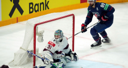 Pasaules hokeja čempionāta spēle starp Latviju un ASV. Artūrs Šilovs.