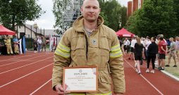 Latvijas stiprākais ugunsdzēsējs glābējs šogad ir Artūrs Rožkovs no Dobeles.