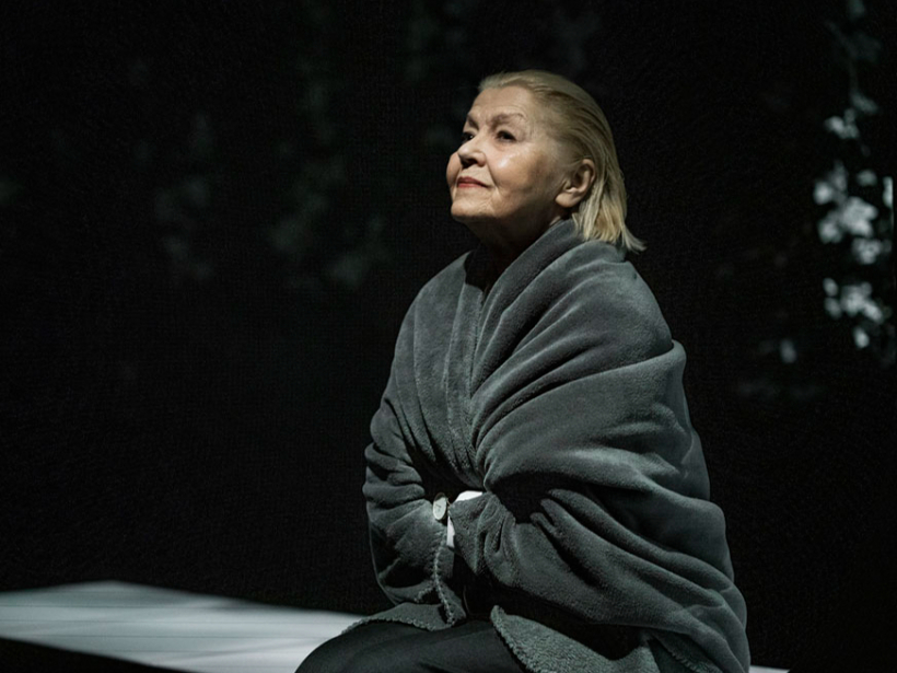 Lilita Ozoliņa mātes lomā (F. Zellera "Māte"), 2020. gads.