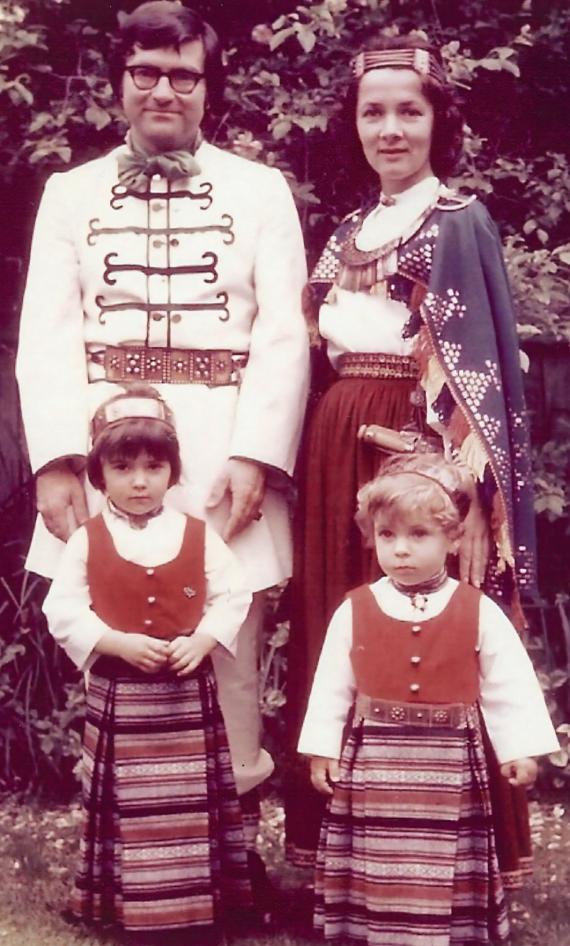 Siksnu ģimene Kanberā.