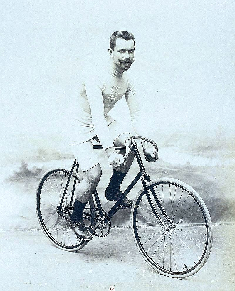 Velosipēds, ko agrāk uzskatīja par niekošanos, kļuva par pilntiesīgu un masveidā pieejamu transporta līdzekli.