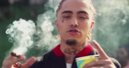 Hiphopa mūzikas videoklipos bieži tiek popularizēta marihuānas smēķēšana. 