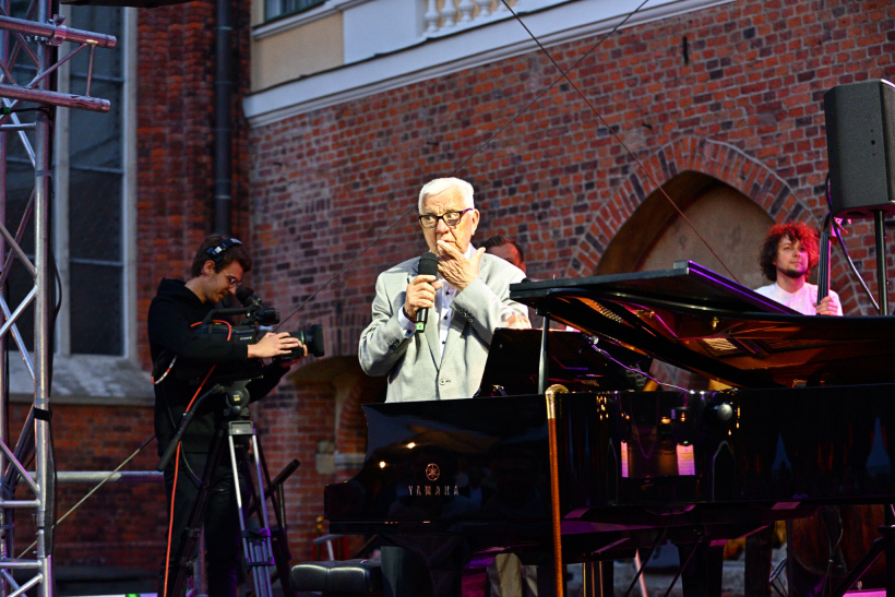 Prezentēta Raimonda Paula jaunā plate.