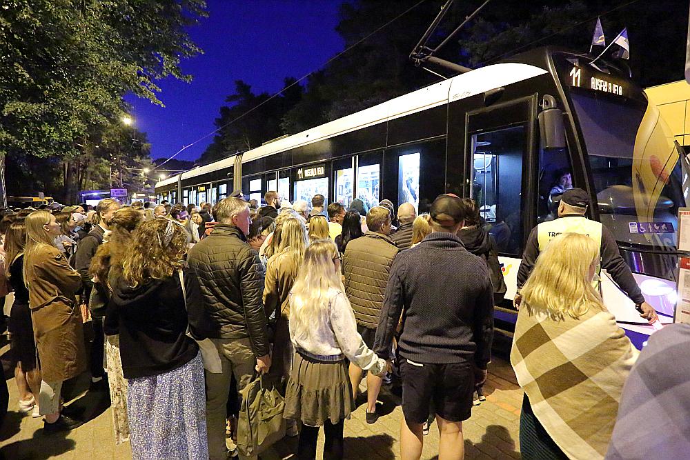 Dziesmu svētku noslēguma koncerts “Kopā Augšup”. Dziesmu svētku tramvajs. 