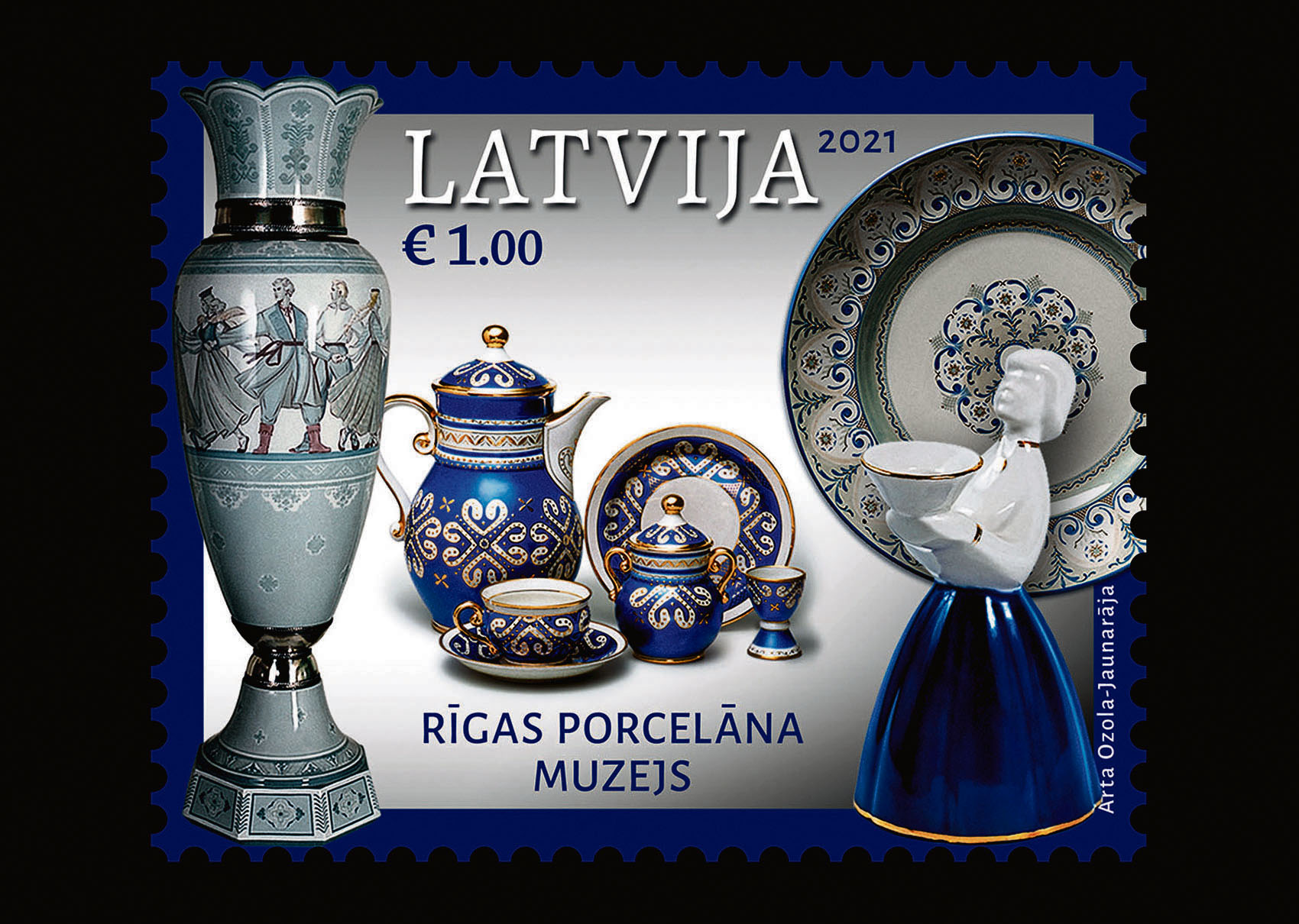 Sērija "Latvijas muzeji". Pastmarka "Rīgas porcelāna muzejs". Pastmarkas kreisajā malā attēlota Artas mammas mākslinieces Zinas Ulstes vāze "Dziesmu svētki, 1973–2003". 2021.