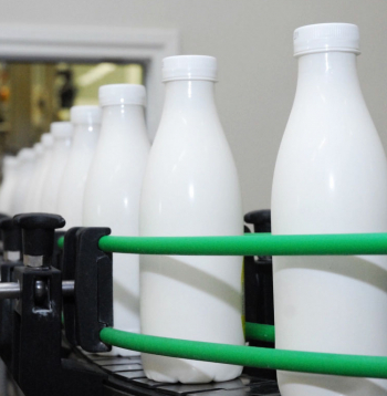 Lai Latvijas piena ražotāji saņemtu vismaz vidējo piena iepirkuma cenu, jāpalielina vietējās pārstrādes piena produktu īpatsvars veikalu plauktos līdz 95–98%, uzskata eksperti.