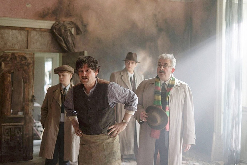 Fragments no daudzsēriju filmas "Pansija pilī".