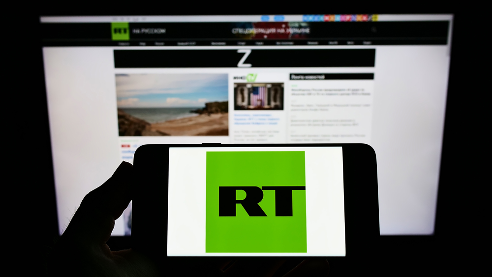Kremļa kontrolētais medijs "RT" jau ilgstoši bijis Latvijā aizliegto kanālu sarakstā. Eiropas Savienība par šādu soli izlēma tikai pēc otrreizējā Krievijas iebrukuma Ukrainā.