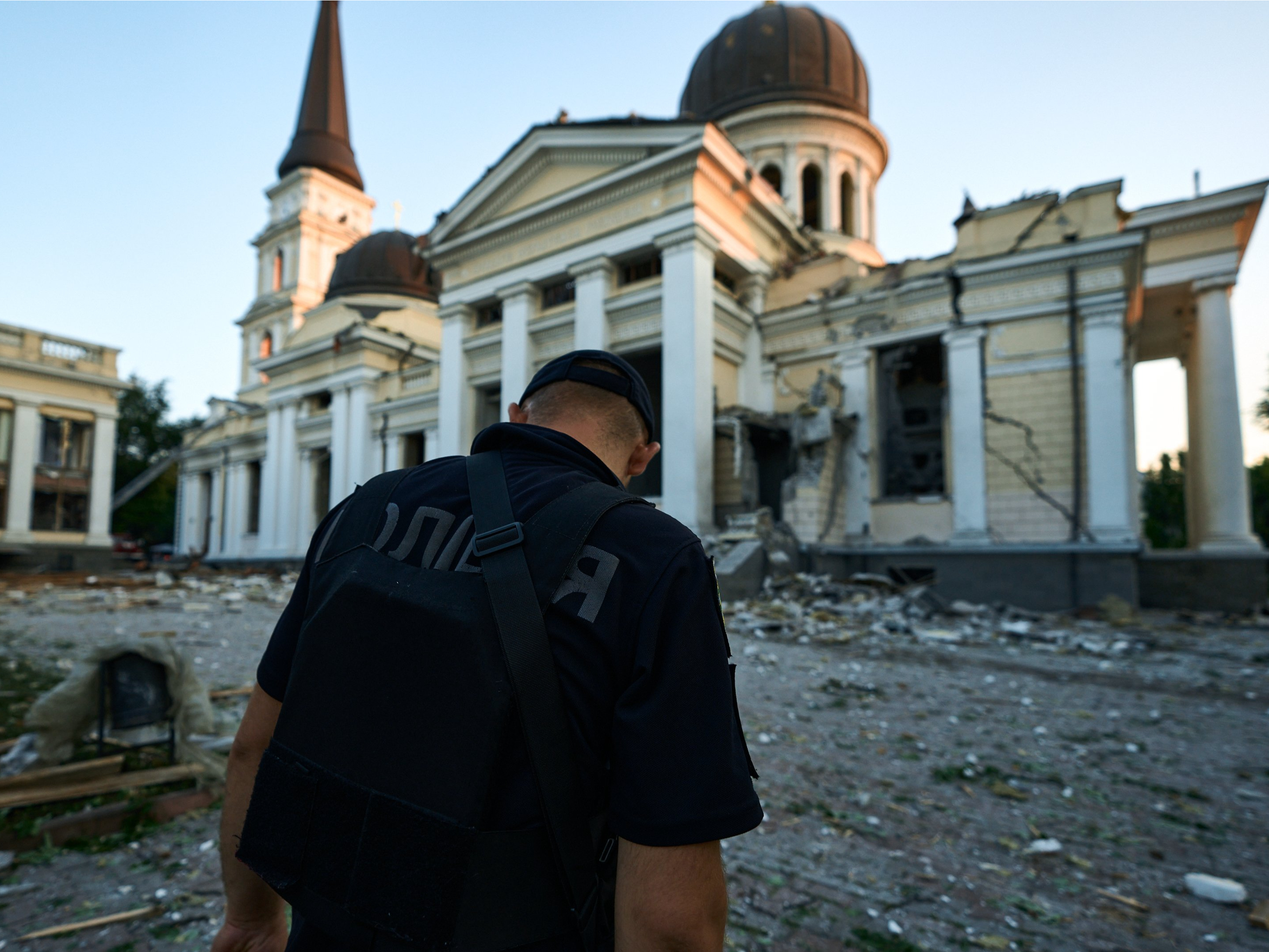 Krievijas uzbrukumā Odesai viens nogalinātais. Raķete trāpījusi senam dievnamam.