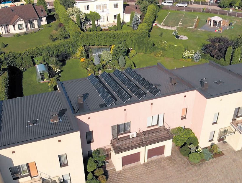 Viens no energokopienu piemēriem jau tagad redzams Mārupē – uz vienas sešu dzīvokļu rindu mājas uzstādīti saules paneļi (attēlā), tāpat saules paneļi un saules kolektori ir uzstādīti uz daudzdzīvokļu ēkas jumta. Iedzīvotāju sadarbība palīdz samazināt māju iemītnieku elektrības un siltā ūdens rēķinus.