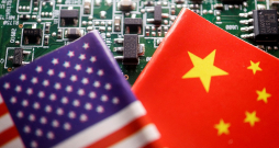 ASV prezidents Džo Baidens parakstījis rīkojumu, kas aizliedz jaunas ASV investīcijas Ķīnas augsto tehnoloģiju nozarē. Gaidāms, ka jaunie noteikumi spēkā stāsies nākamgad.