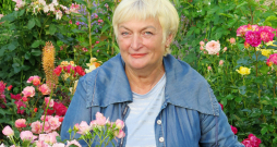 Anita Kaive pēc profesijas ir grāmatvede, un viņas aizraušanās ir rokdarbi. Abi talanti saimniecei noder, veidojot dārzu pedantiski skaistu un glezniecisku. Viņas galvenais dārza moto – lai tajā valdītu romantiska noskaņa.
