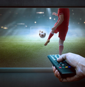 Televīzijas un interneta straumēšanas platformas īpaši interesē iegūt tiesības pārraidīt pasaules čempionātu futbolā, un spēļu rīkotājiem tas sagādā labu naudu.