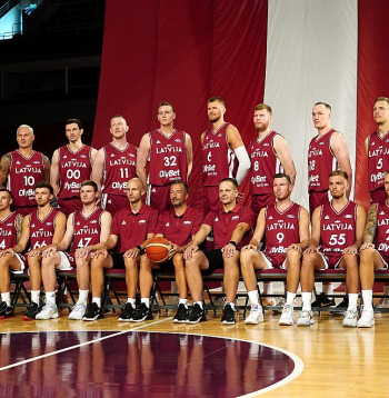 Latvijas basketbola izlases spēks slēpjas komandas spēlē.